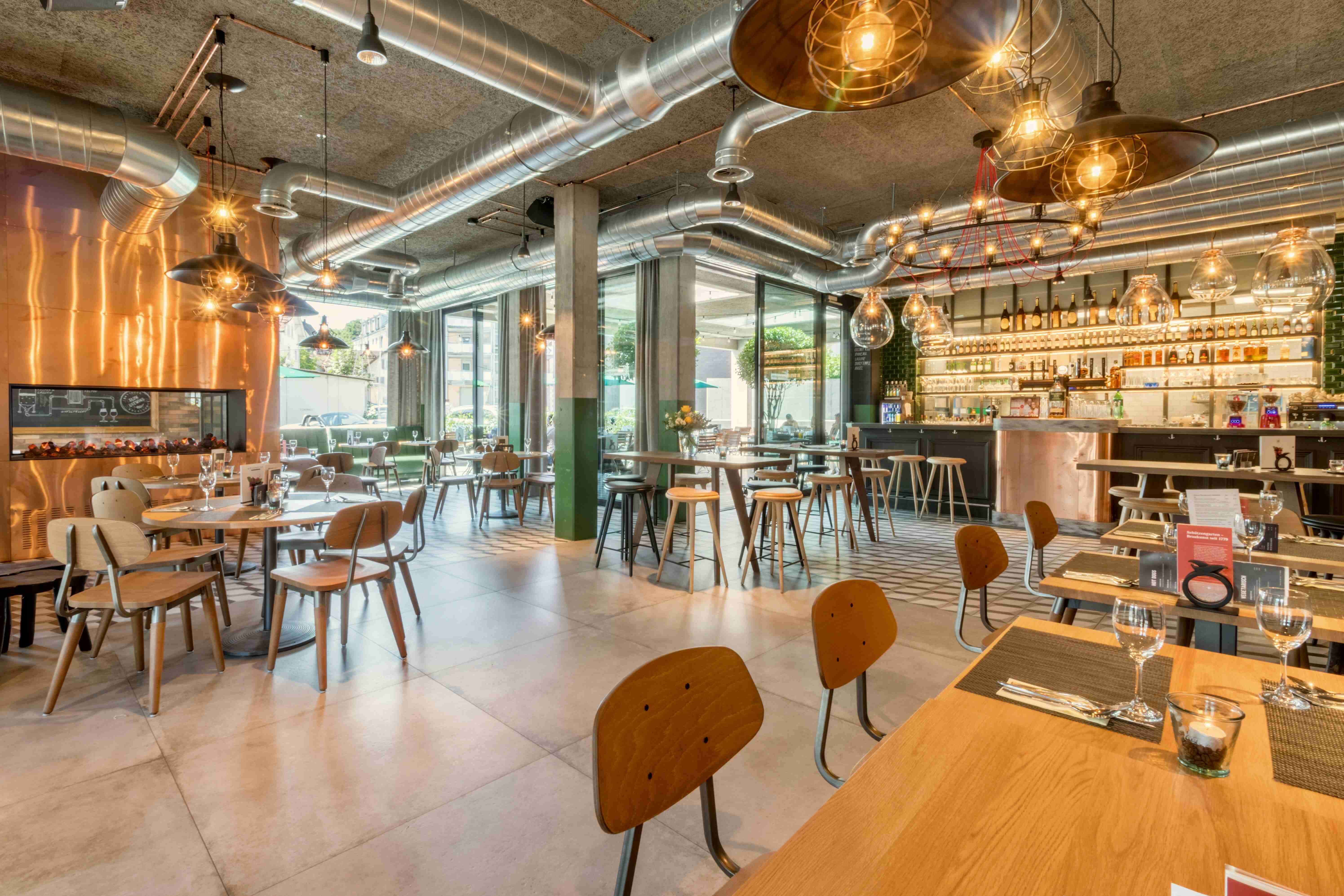 Restaurant & Bar